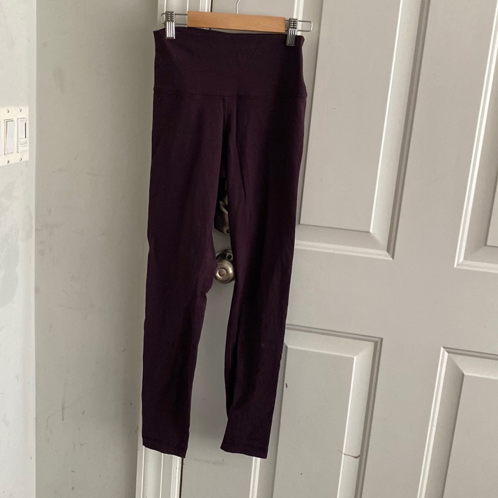 Lululemon wonder under. Size 6. Purple.